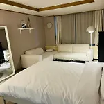 Apartment Close To Hongik University Station